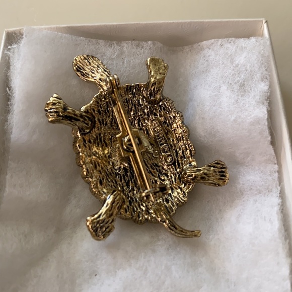 Silver turtle with green eyes. - Picture 2 of 5